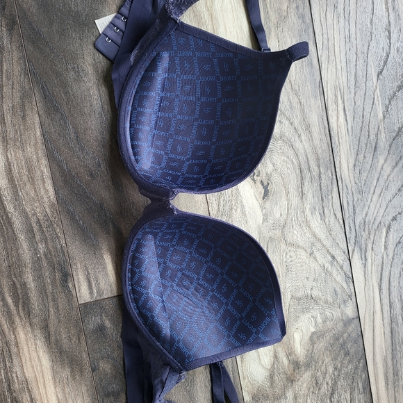 Victoria's Secret Biofit Bra - Picture 6 of 7